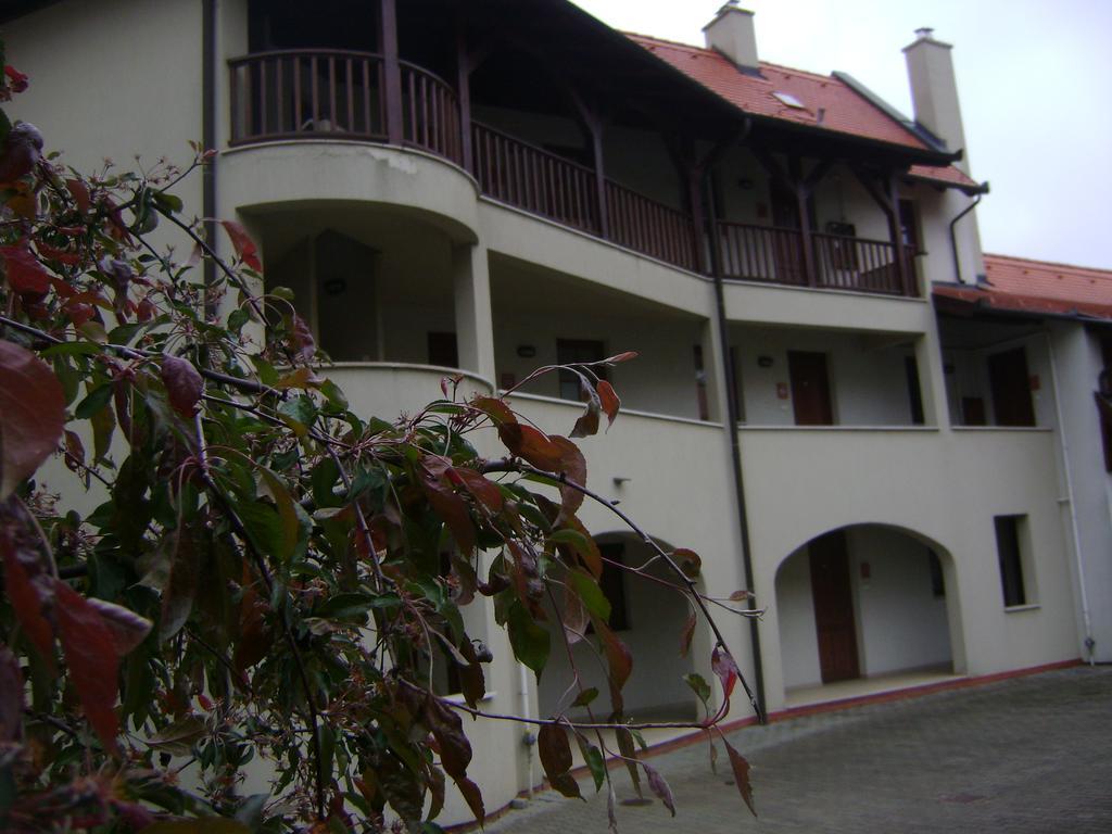 Arnyas Lakopark Hotel Alsópáhok Exterior foto